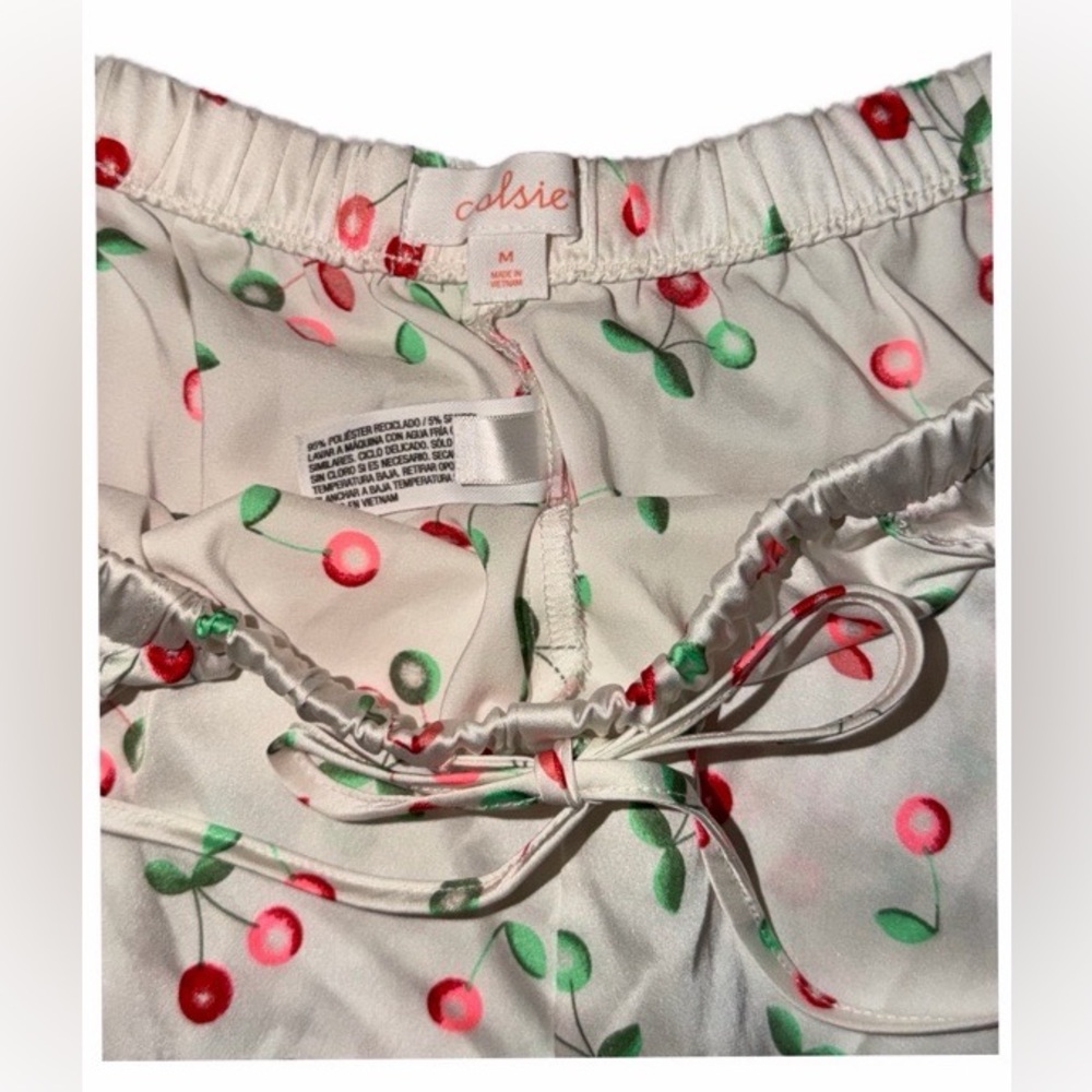NWOT Y2K 🍒Colsie White Cherry Print Shorts - Picture 4 of 5